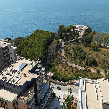 In Near New * Vlorë